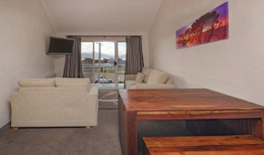 Parkwood 6 - 2BR Split Lvl Apartment l Spa Bath l BBQ l Central Location
